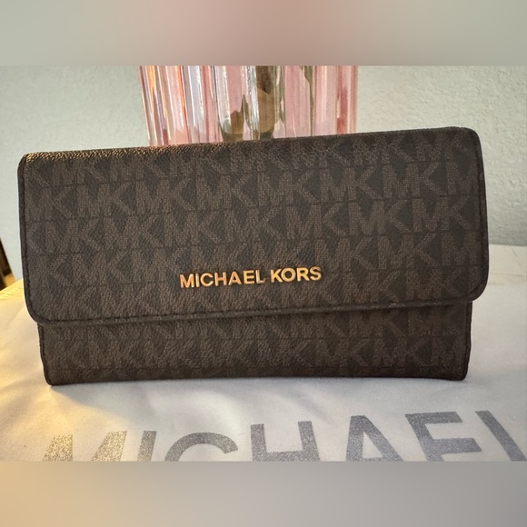 Authentic MK Wallet - Picture 2 of 5